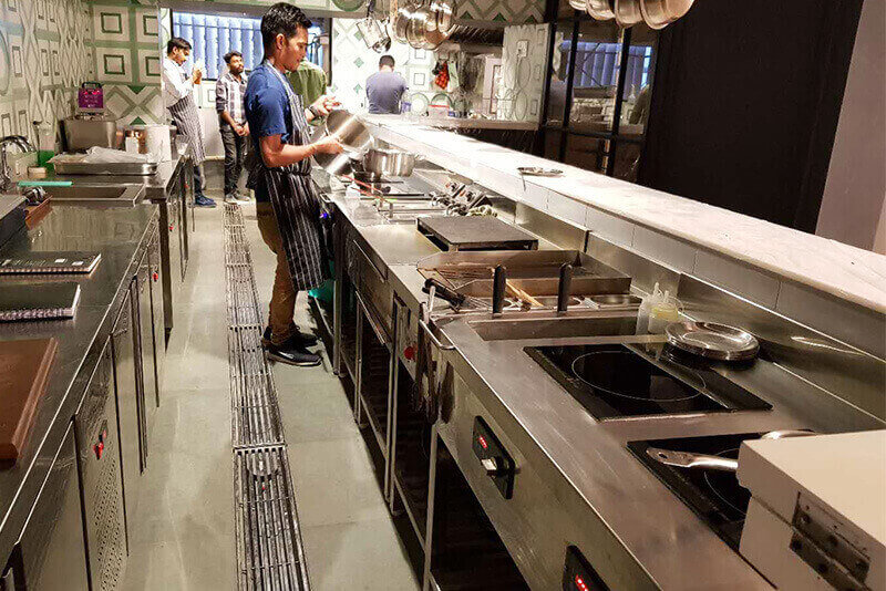 https://leadstov.com/wp-content/uploads/2021/06/built-in-induction-cooker-in-an-India-restaurant.jpg